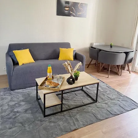 Apartment Le Jardin Cache De Puteaux